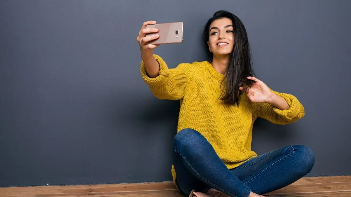 Is a Selfie Enough for an Escort Profile?